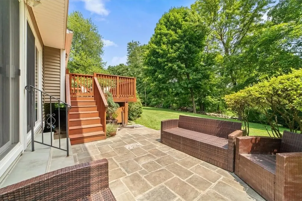 86 Bloomer Road Mahopac NY 10541
