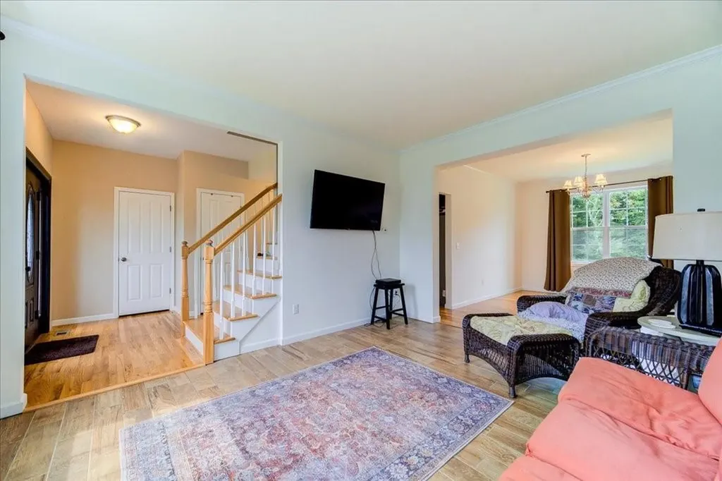 102 Stratford Drive Poughkeepsie NY 12603