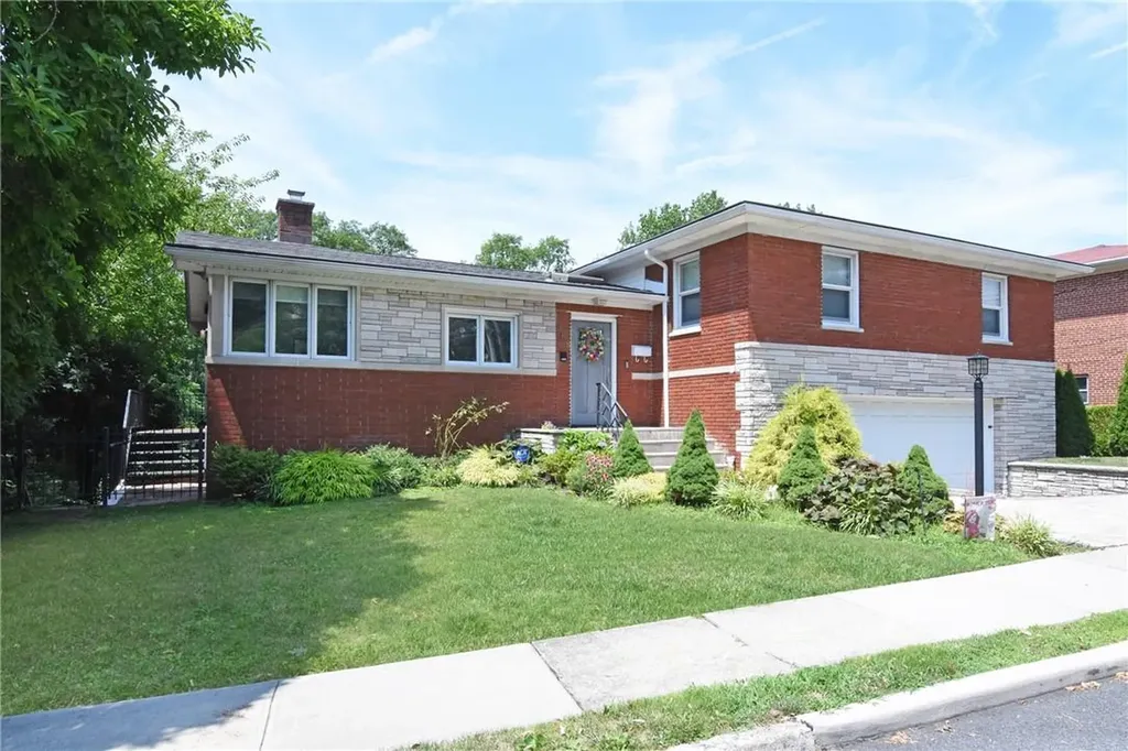 989 Split Rock Road Pelham NY 10803