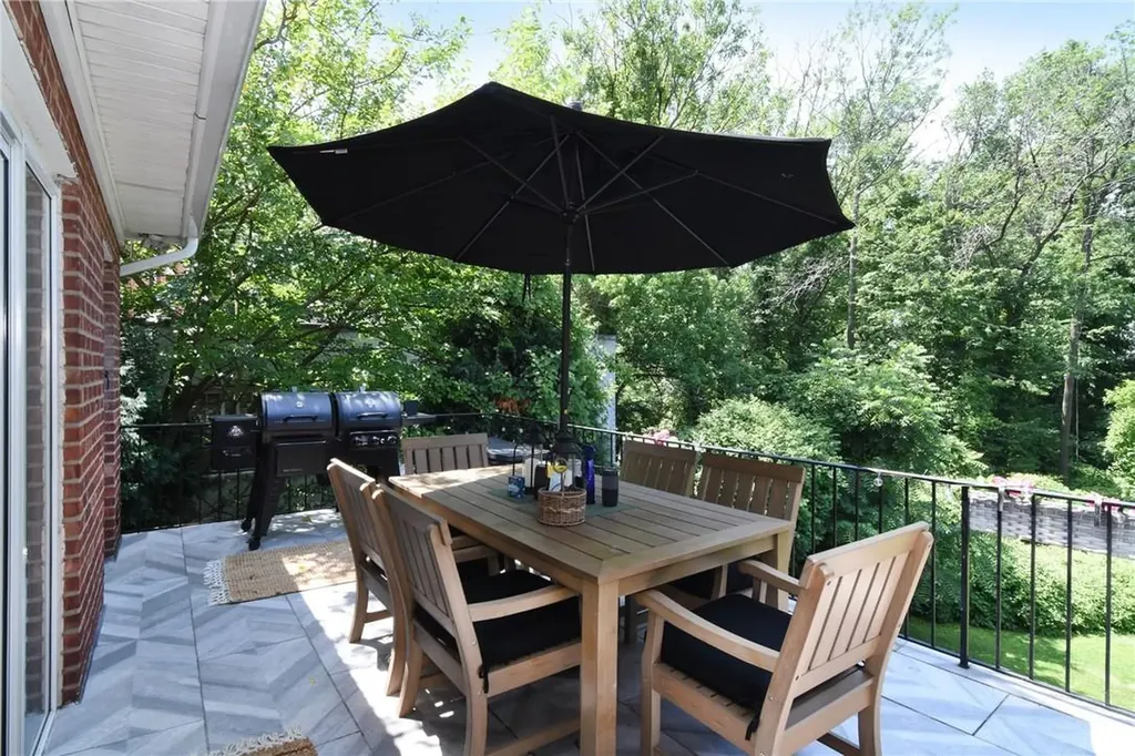 989 Split Rock Road Pelham NY 10803