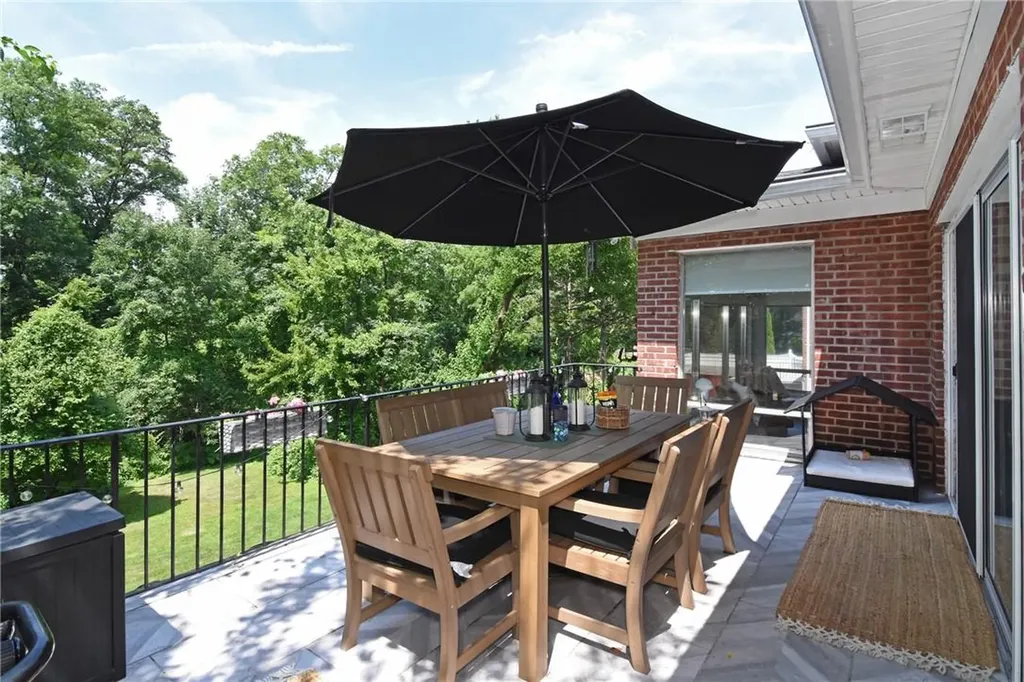 989 Split Rock Road Pelham NY 10803