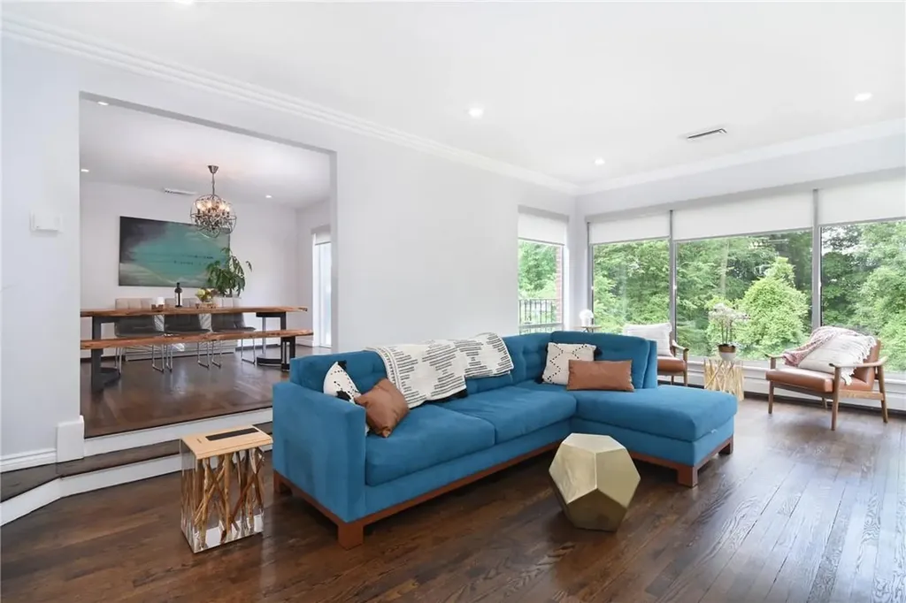 989 Split Rock Road Pelham NY 10803