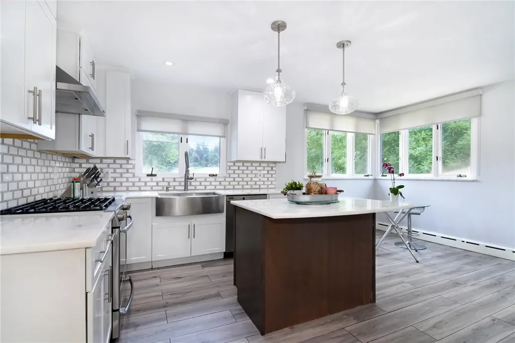 989 Split Rock Road Pelham NY 10803