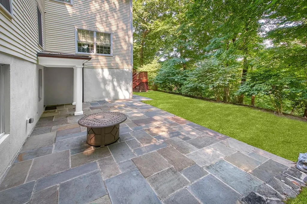 22 Mountain Peak Road Chappaqua NY 10514