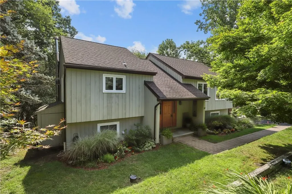 118 Lake Drive Mahopac NY 10541