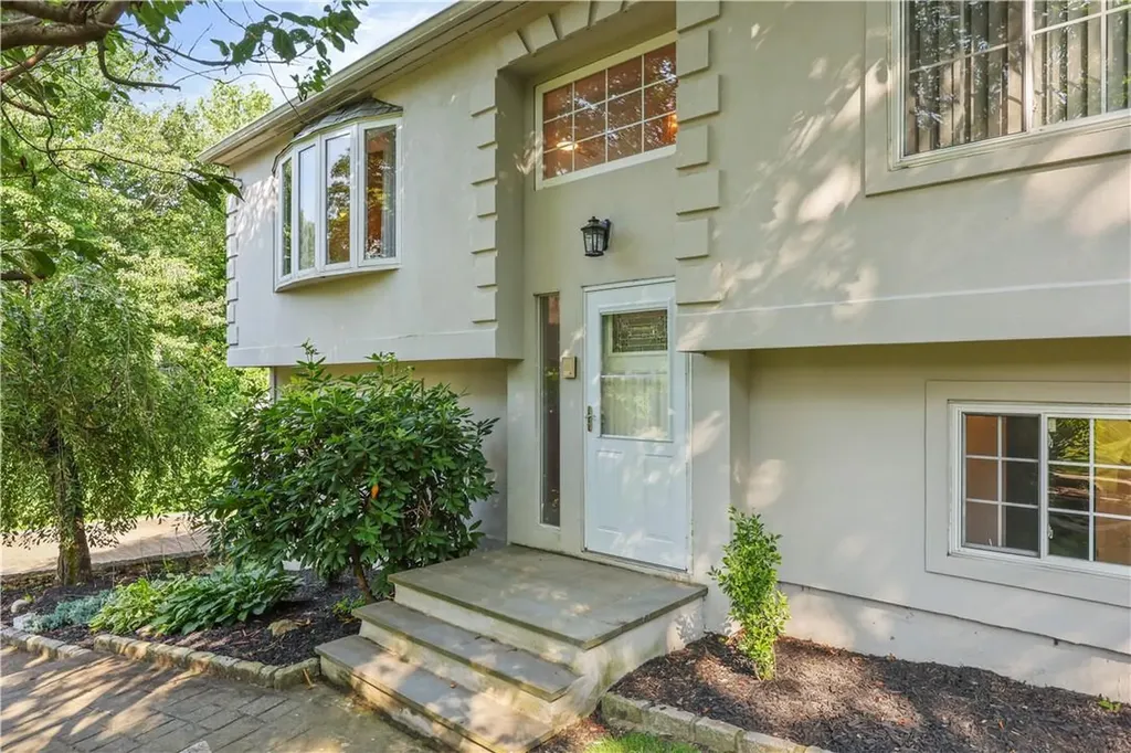 44 Crest Drive Mahopac NY 10541