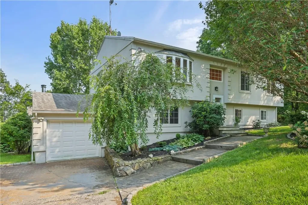44 Crest Drive Mahopac NY 10541