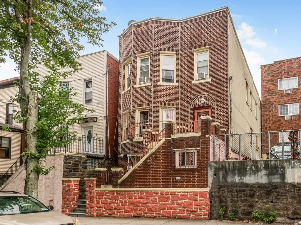 1827 Amethyst Street Bronx NY 10462