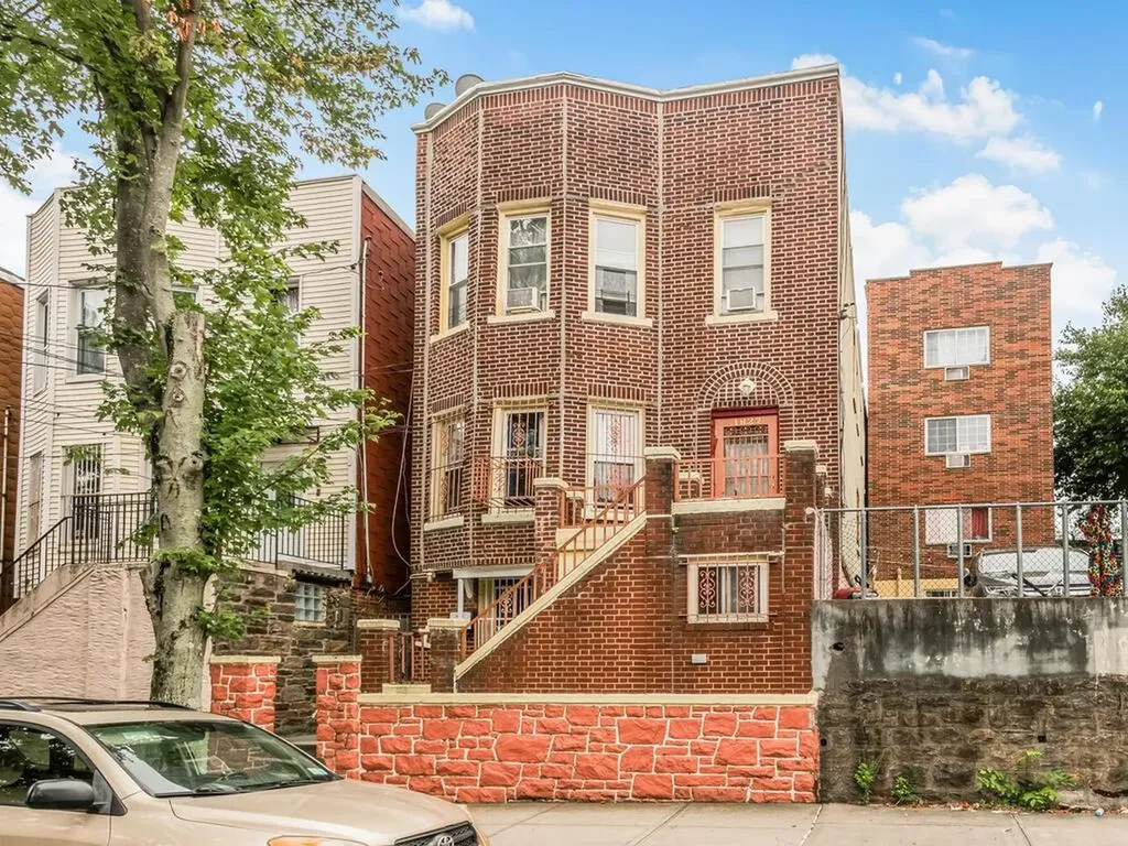 1827 Amethyst Street Bronx NY 10462