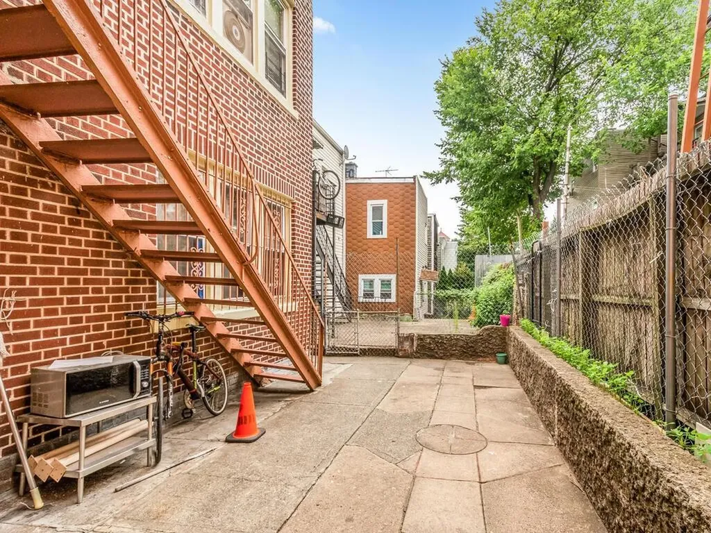 1827 Amethyst Street Bronx NY 10462