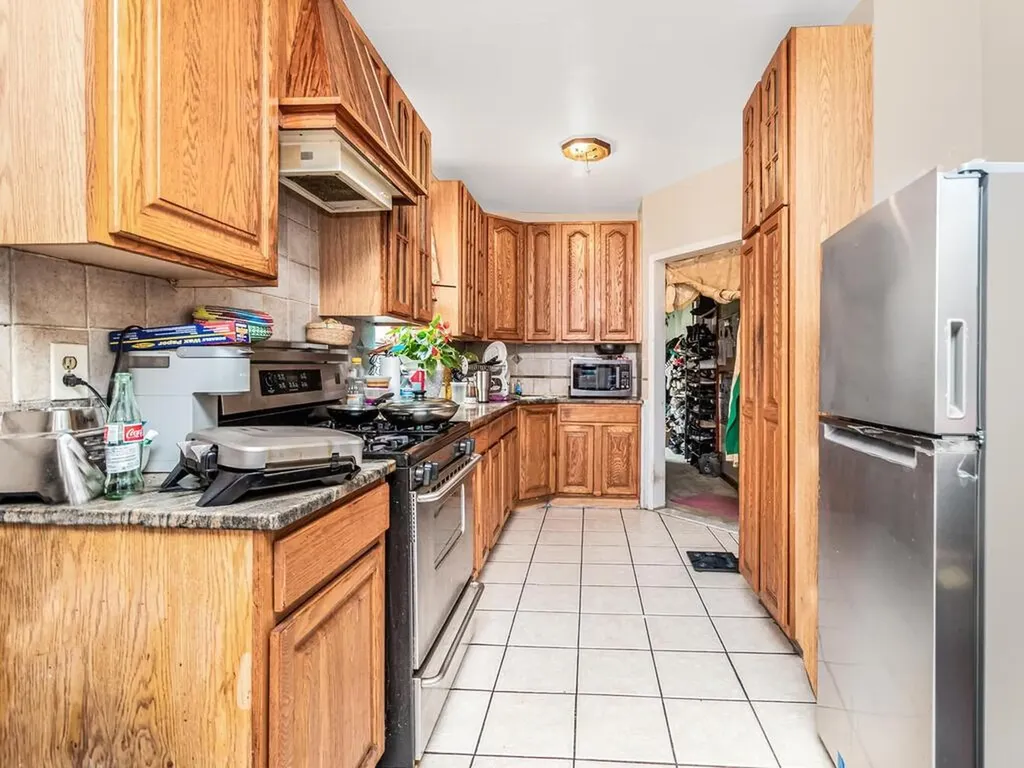1827 Amethyst Street Bronx NY 10462