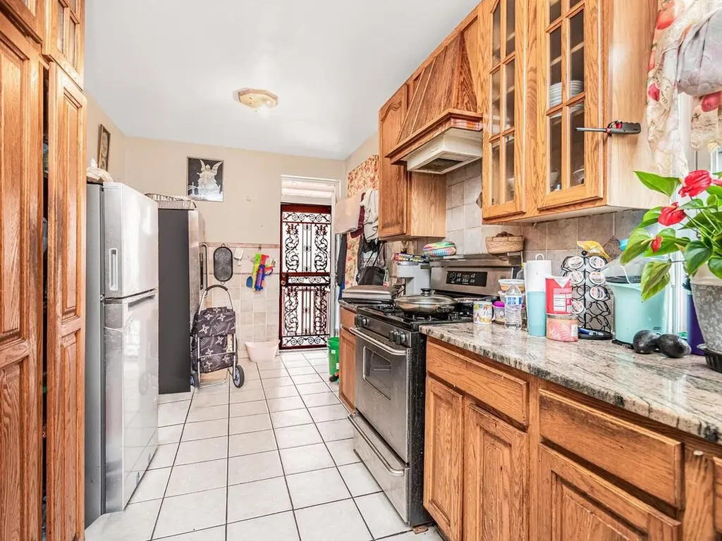 1827 Amethyst Street Bronx NY 10462