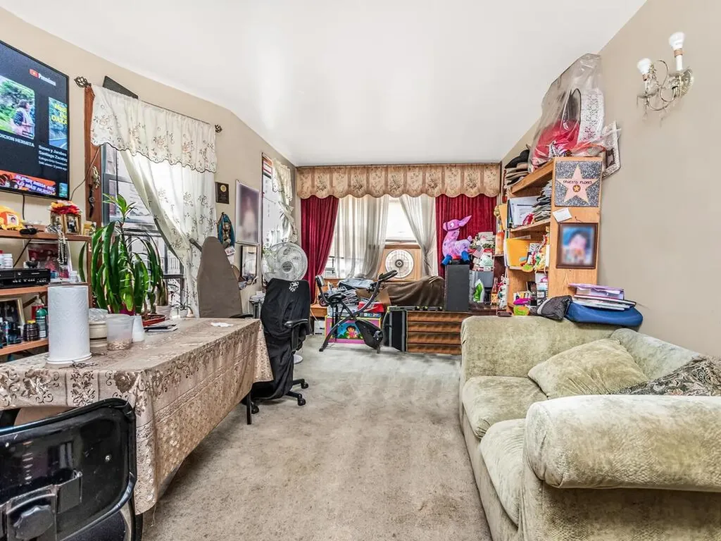 1827 Amethyst Street Bronx NY 10462