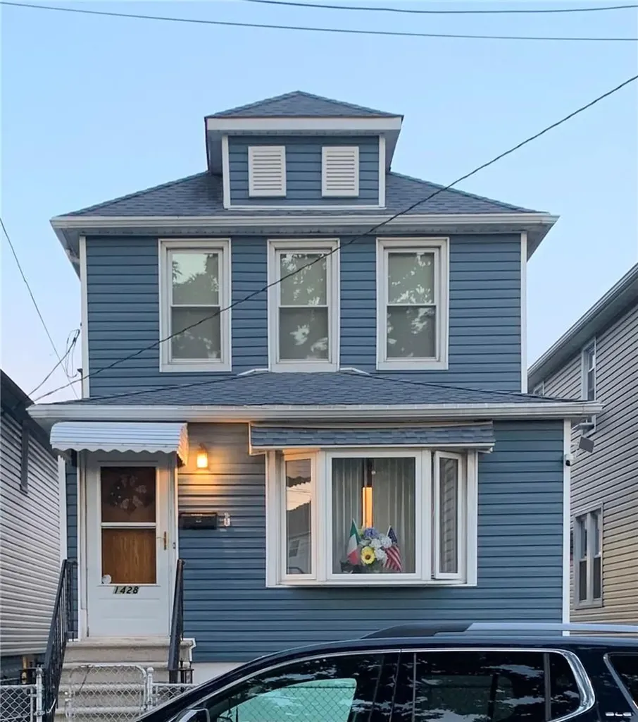 1428 Gillespie Avenue Bronx NY 10461