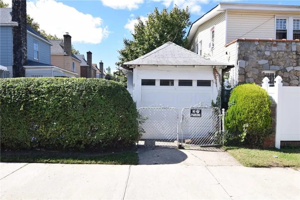 999 E 241st Street Bronx NY 10466