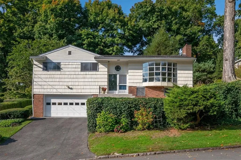 26 Baylor Circle White Plains NY 10605