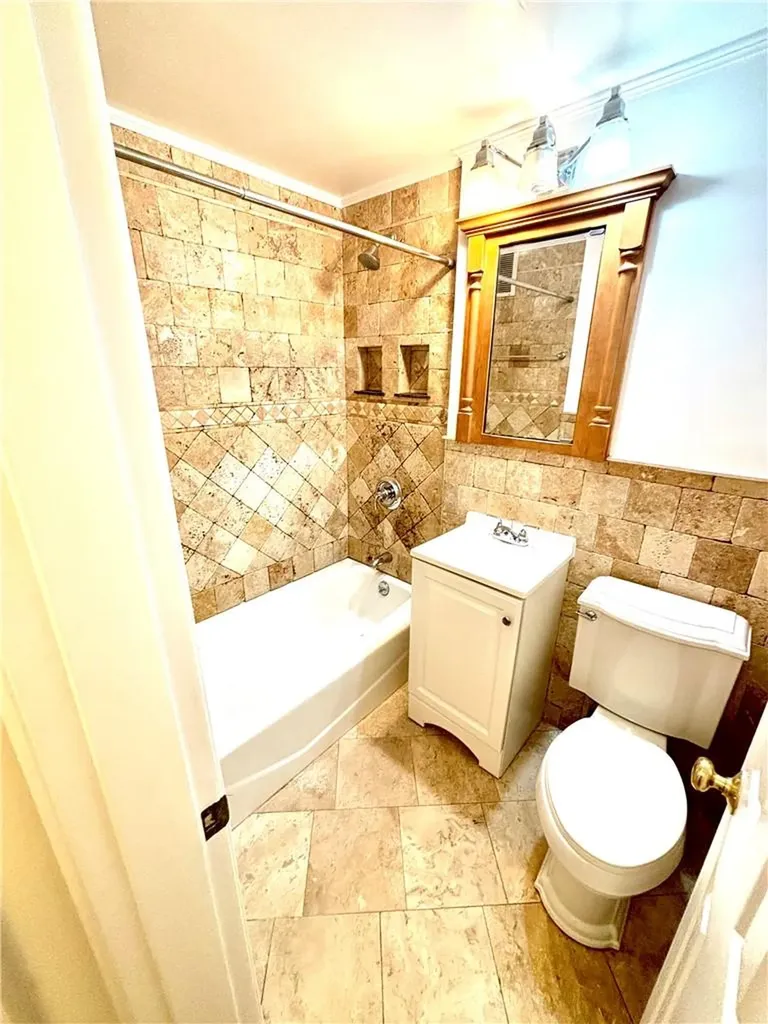 4320 Van Cortlandt Park E Bronx NY 10470