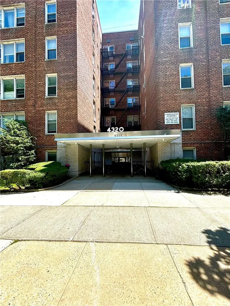 4320 Van Cortlandt Park E Bronx NY 10470