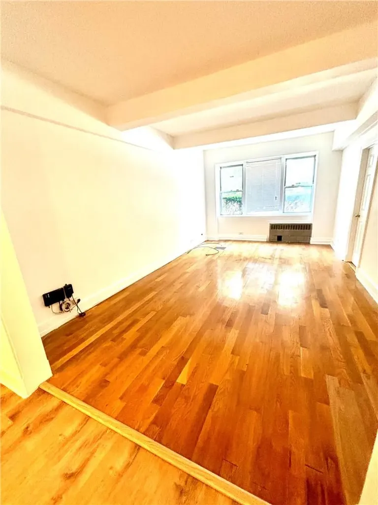 4320 Van Cortlandt Park E Bronx NY 10470