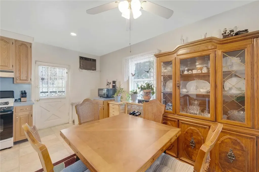1017 Rhinelander Avenue Bronx NY 10462