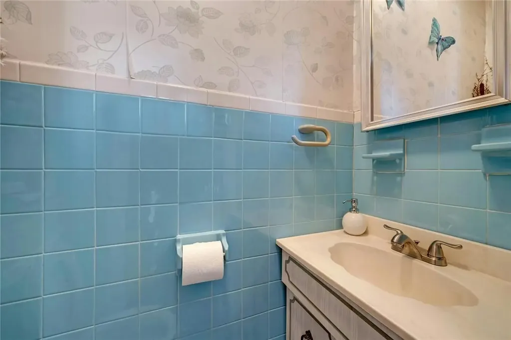 1017 Rhinelander Avenue Bronx NY 10462