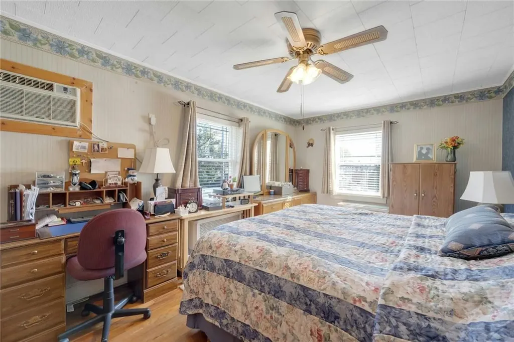 1017 Rhinelander Avenue Bronx NY 10462