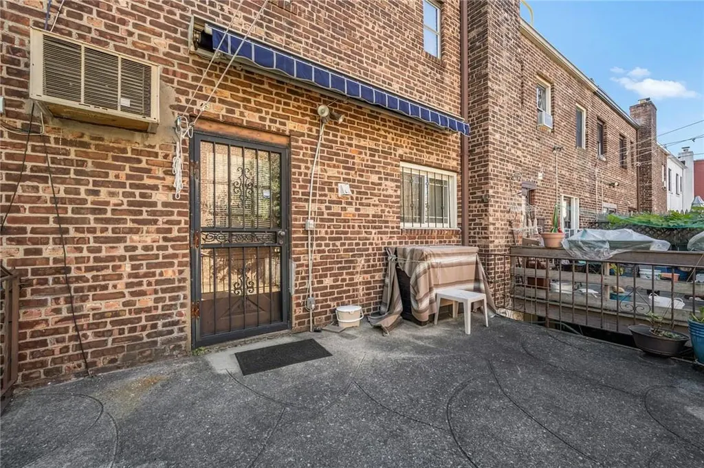 1017 Rhinelander Avenue Bronx NY 10462