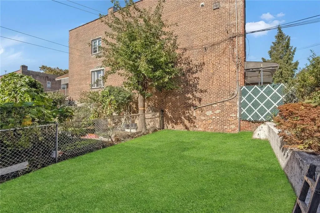1017 Rhinelander Avenue Bronx NY 10462
