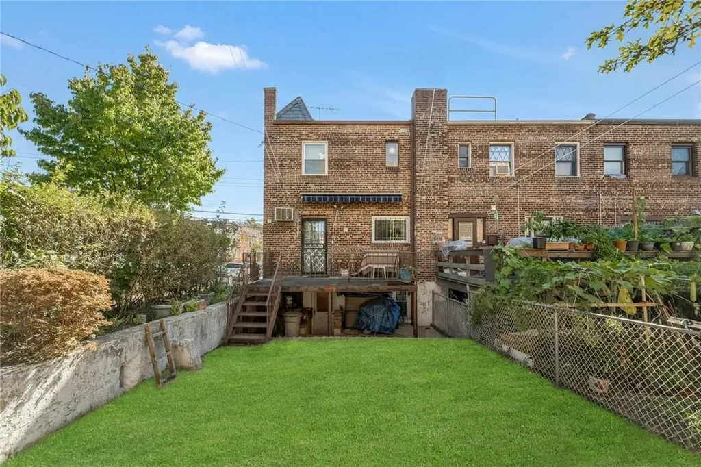 1017 Rhinelander Avenue Bronx NY 10462