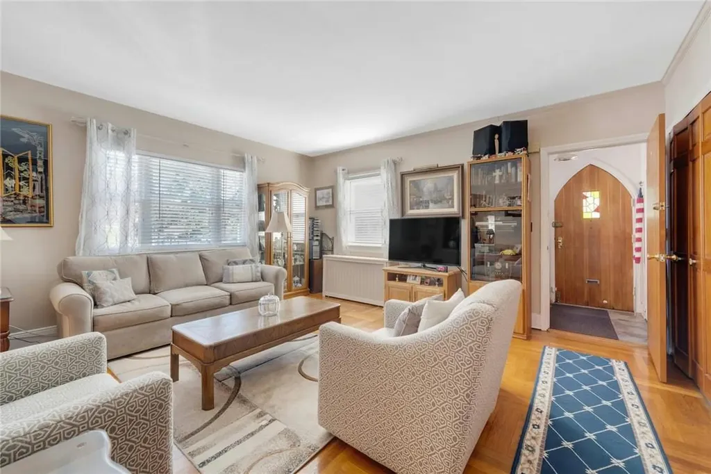 1017 Rhinelander Avenue Bronx NY 10462