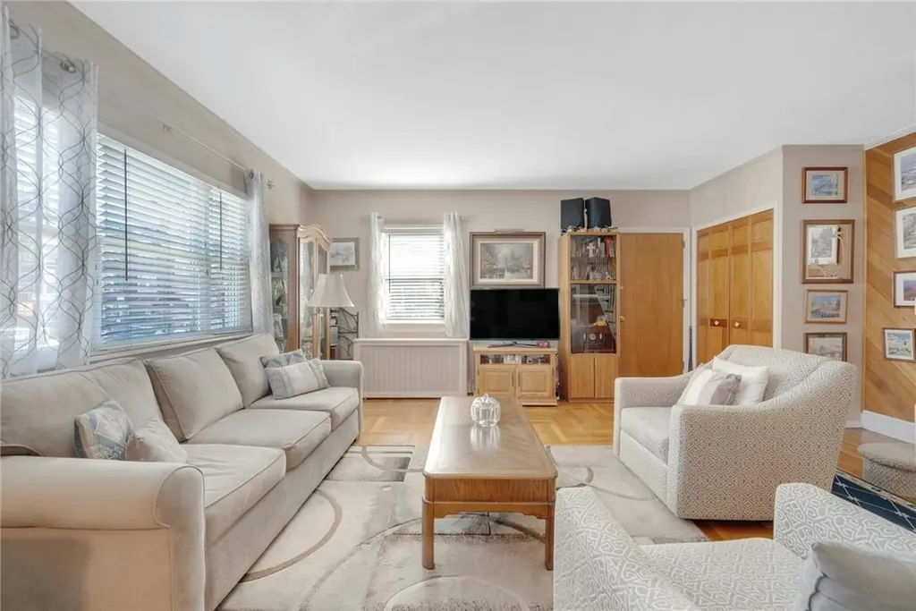 1017 Rhinelander Avenue Bronx NY 10462