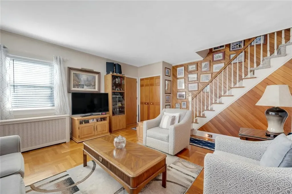 1017 Rhinelander Avenue Bronx NY 10462