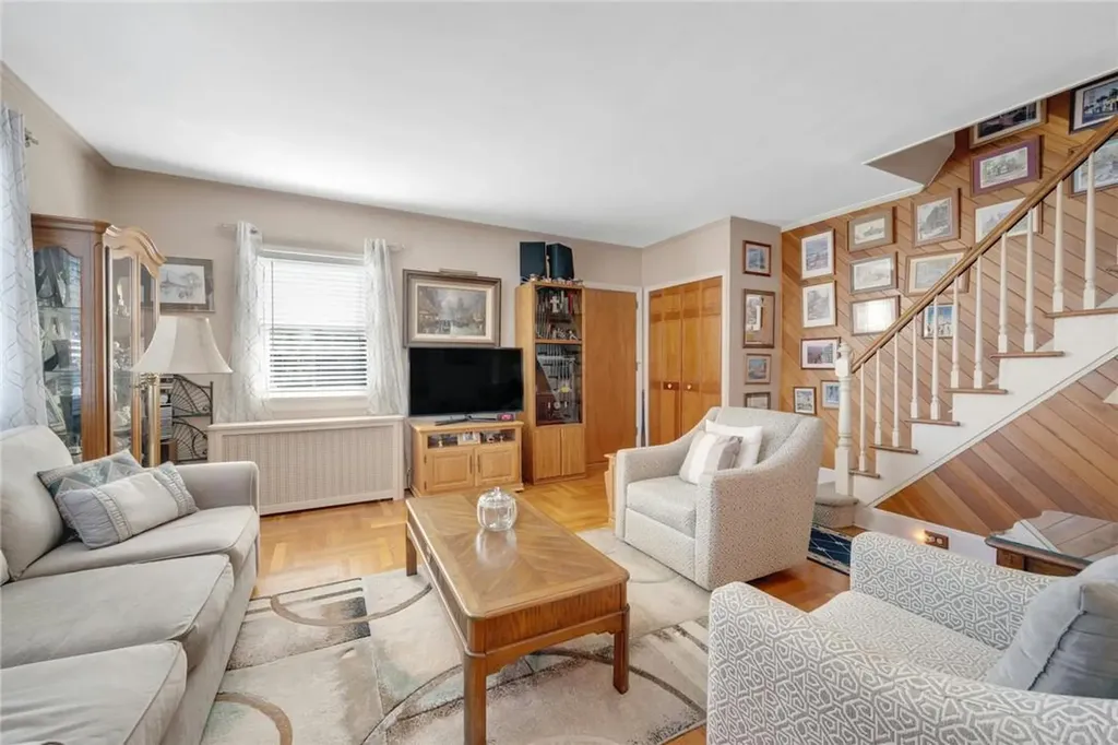1017 Rhinelander Avenue Bronx NY 10462