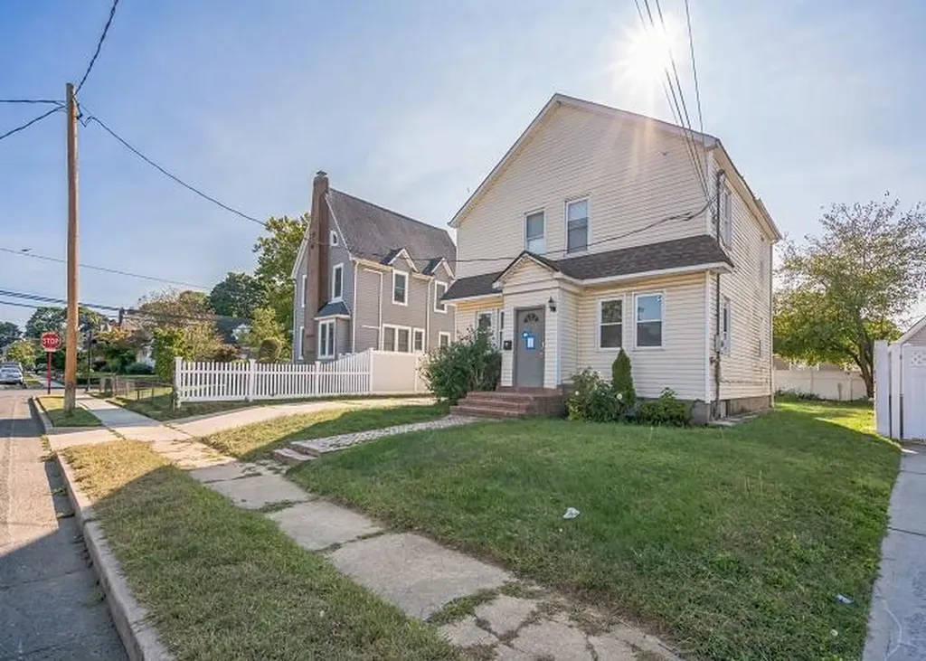 29 Dutchess Street Freeport NY 11520