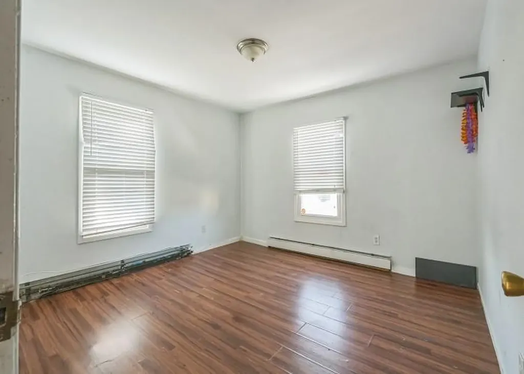 29 Dutchess Street Freeport NY 11520