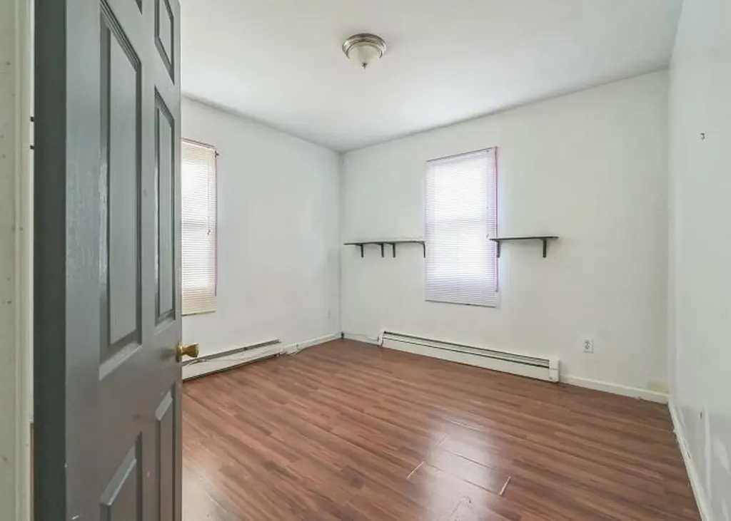 29 Dutchess Street Freeport NY 11520