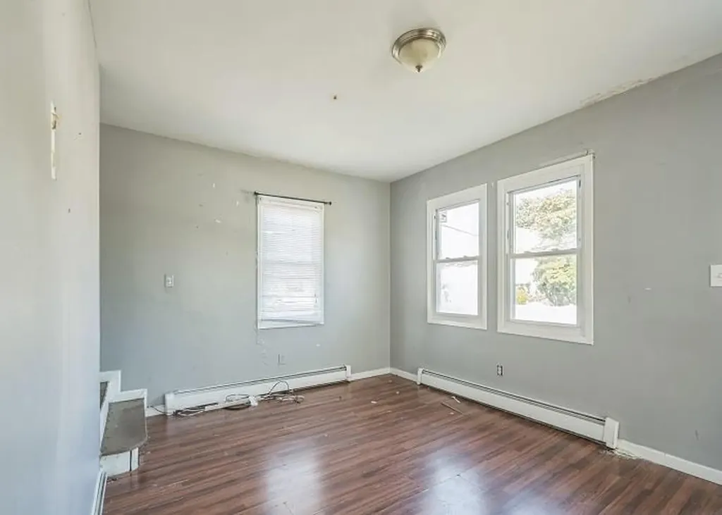 29 Dutchess Street Freeport NY 11520
