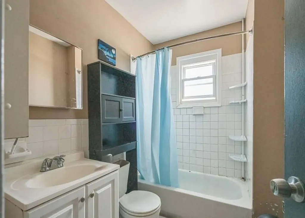 29 Dutchess Street Freeport NY 11520