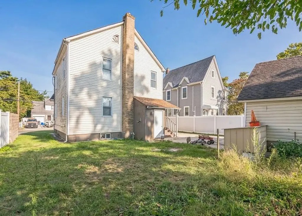 29 Dutchess Street Freeport NY 11520