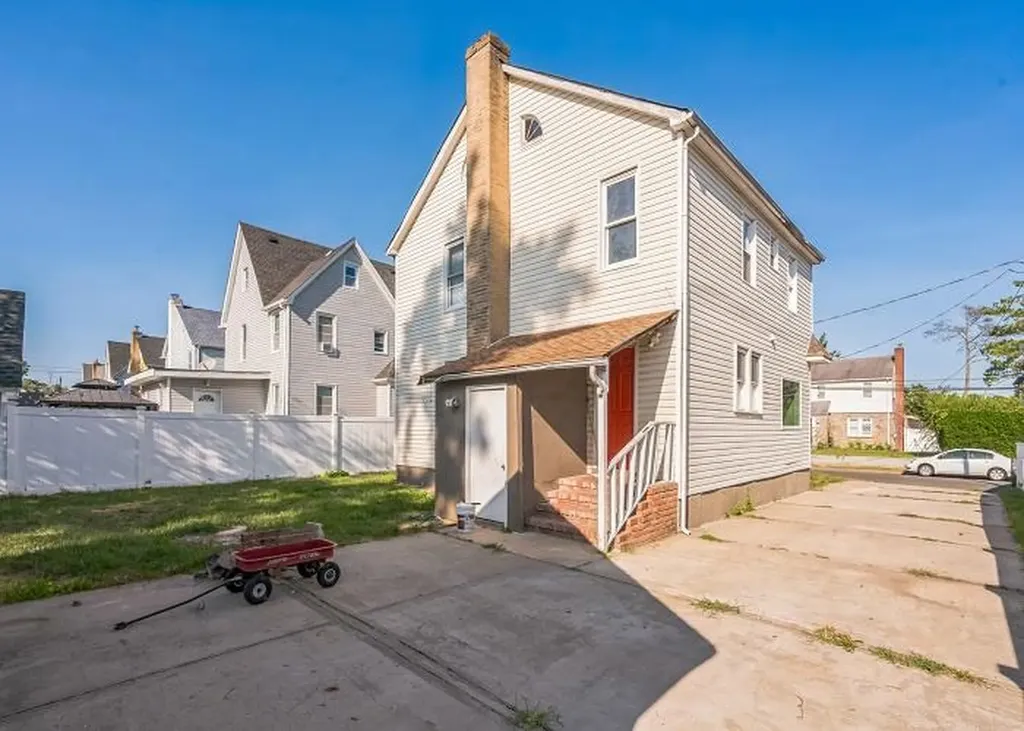 29 Dutchess Street Freeport NY 11520