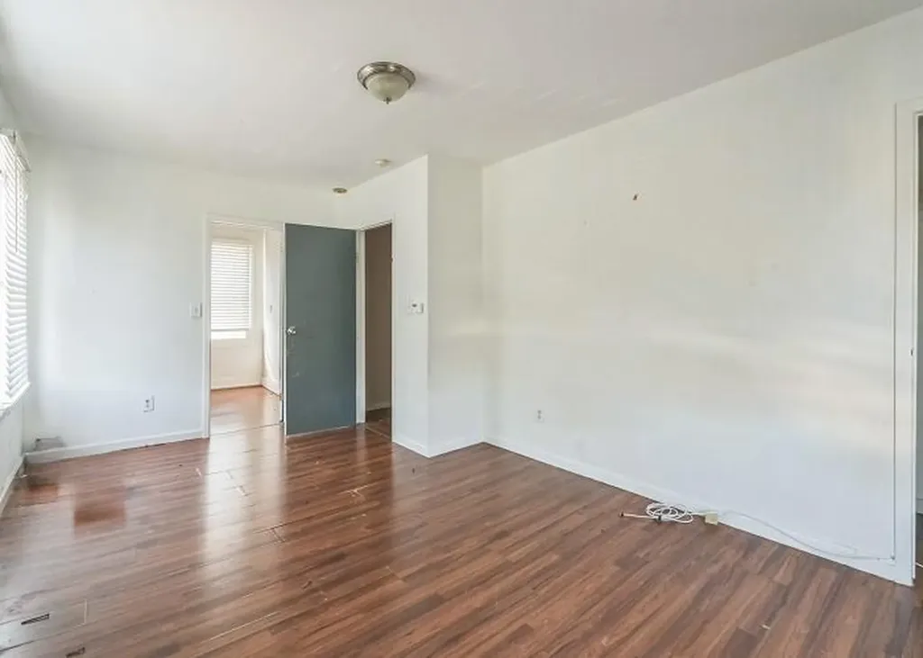 29 Dutchess Street Freeport NY 11520