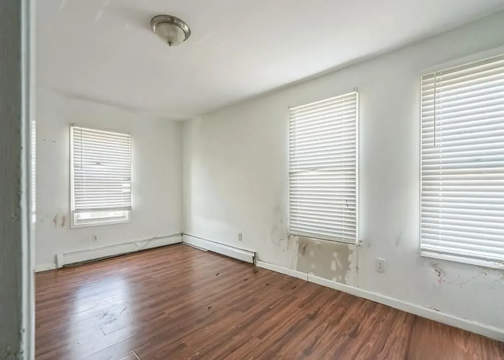 29 Dutchess Street Freeport NY 11520