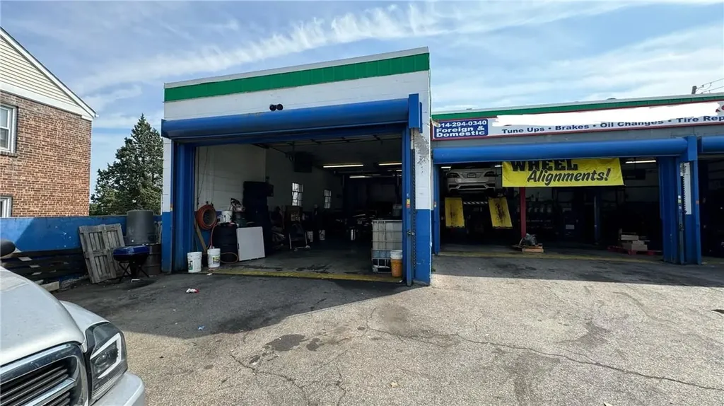 925 Yonkers Avenue Yonkers NY 10704