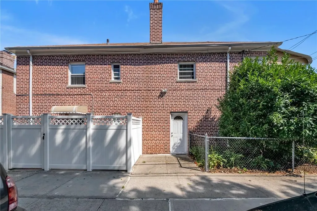 1103 Rhinelander Avenue Bronx NY 10461