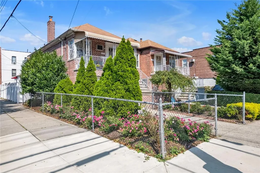 1103 Rhinelander Avenue Bronx NY 10461