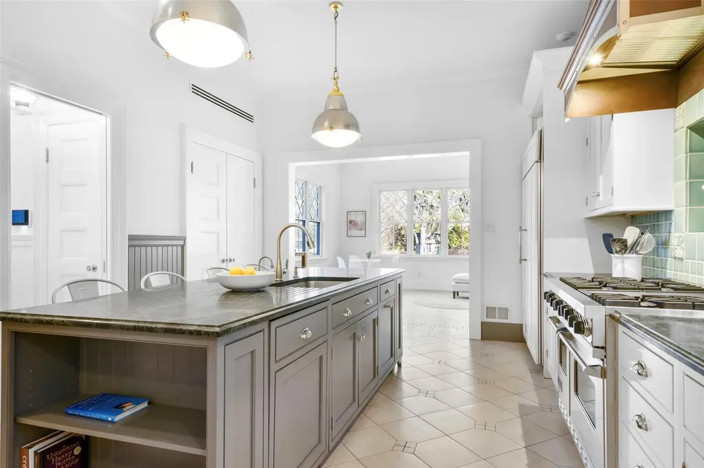 835 Claflin Avenue Mamaroneck NY 10543