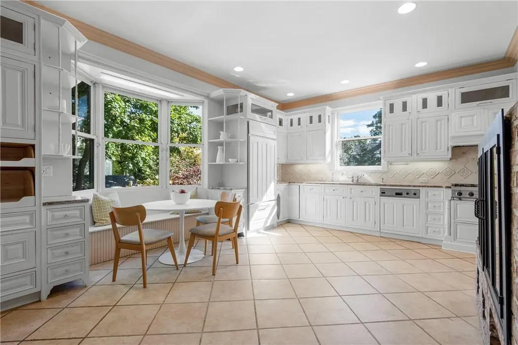 71 Beach Avenue Larchmont NY 10538