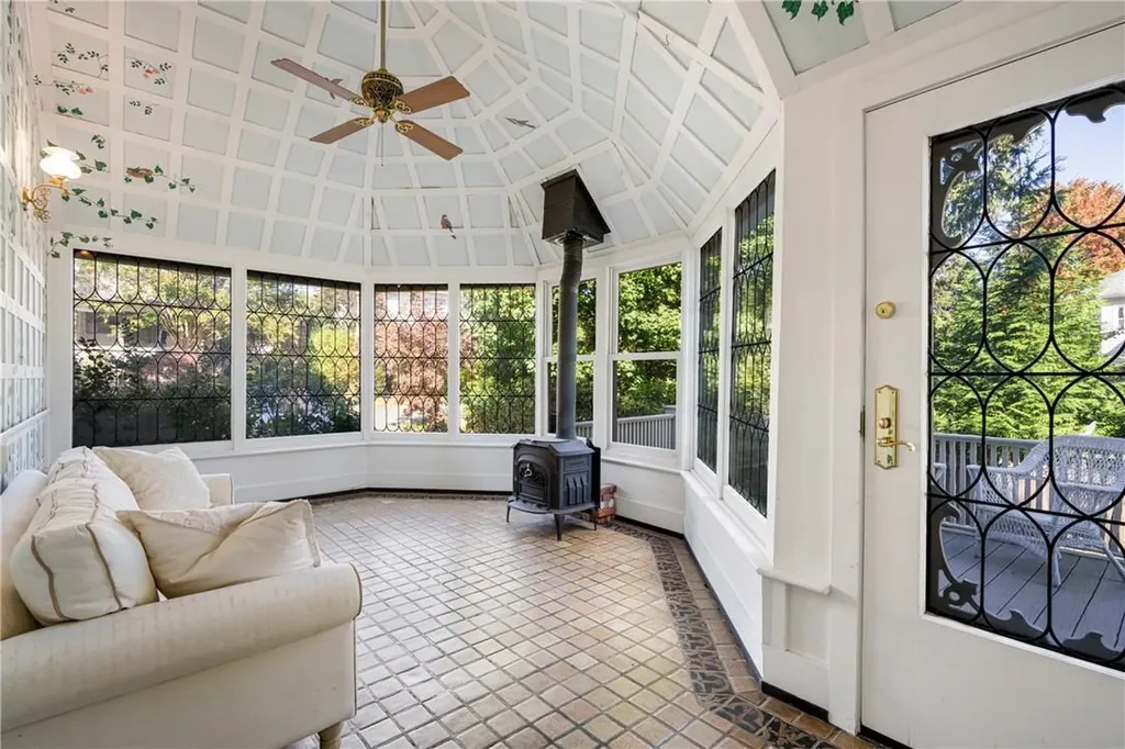 71 Beach Avenue Larchmont NY 10538