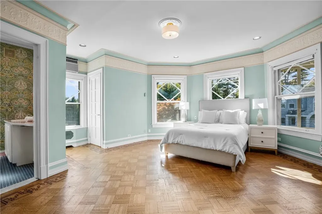 71 Beach Avenue Larchmont NY 10538
