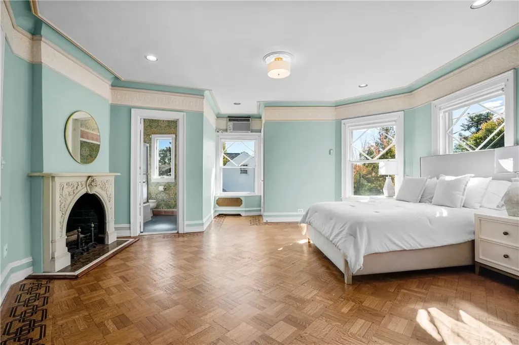 71 Beach Avenue Larchmont NY 10538